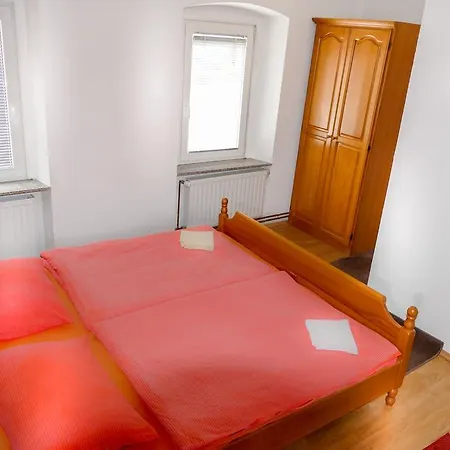 Pansion Kraljica Konukevi 3*